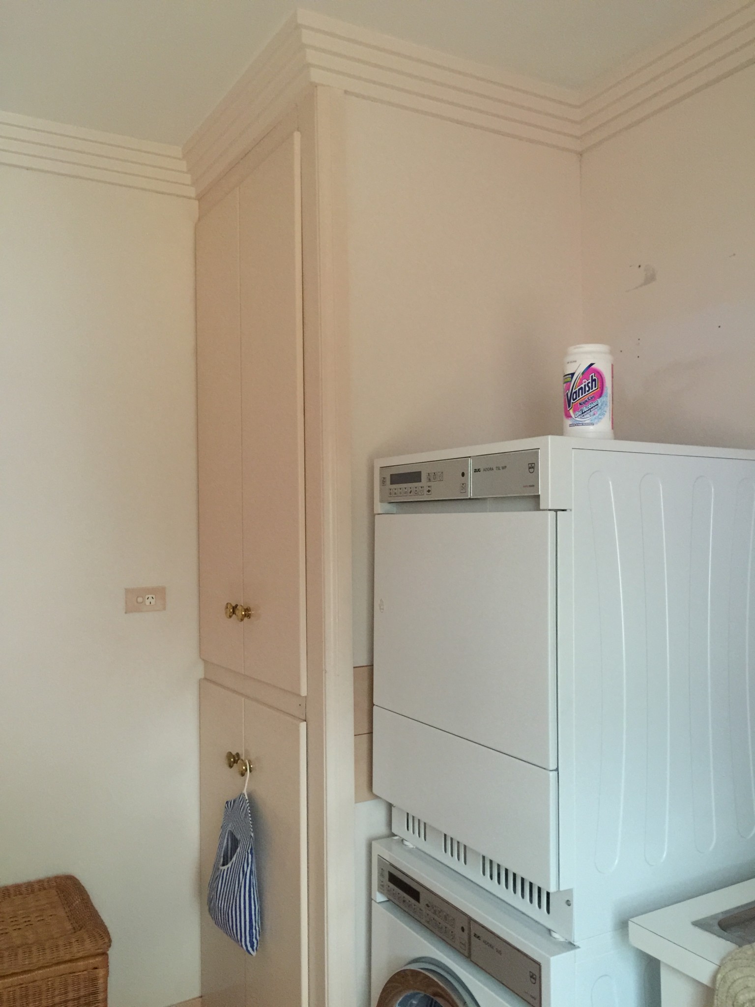 LAUNDRY before