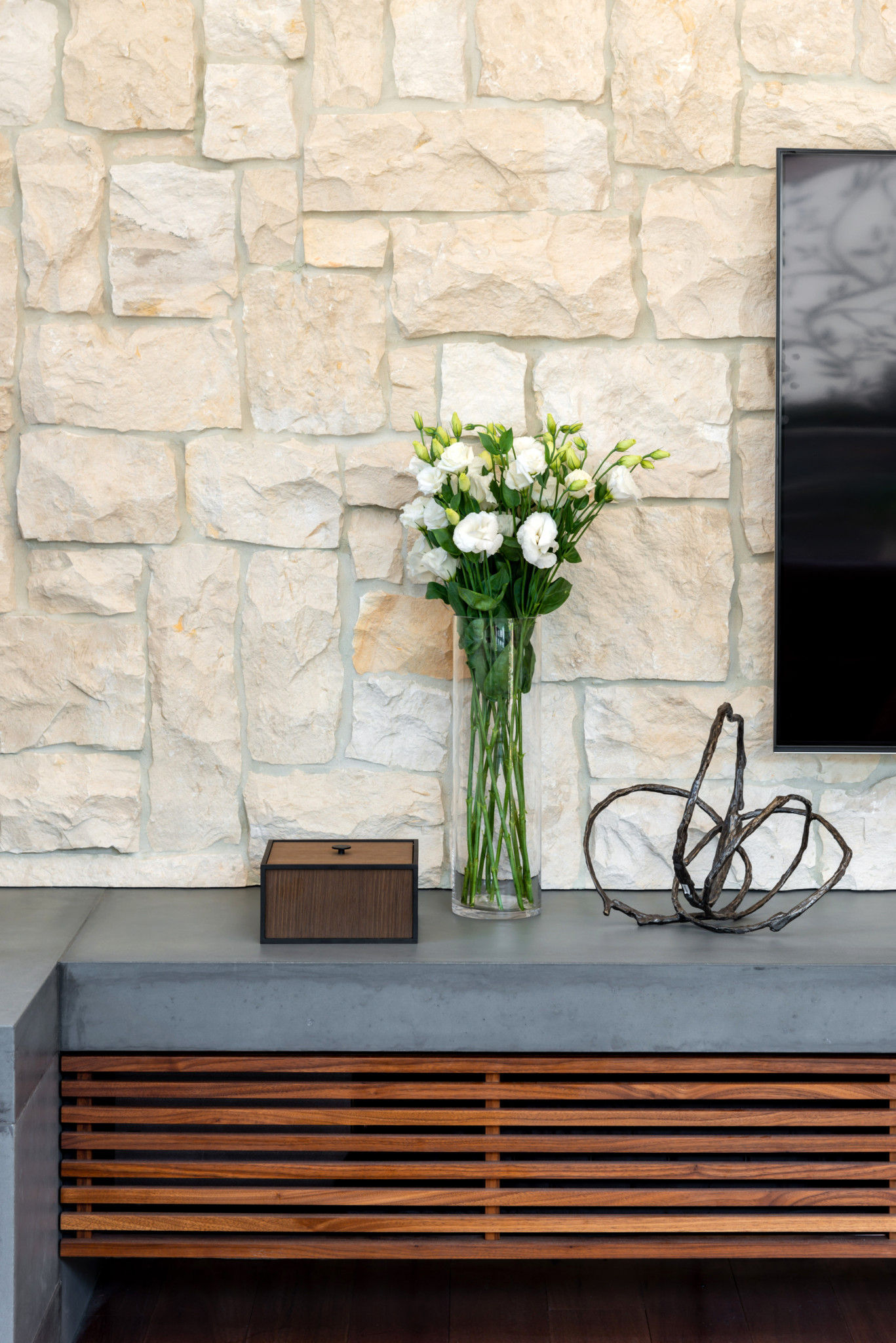 Cooparoo Residence: wall bricks