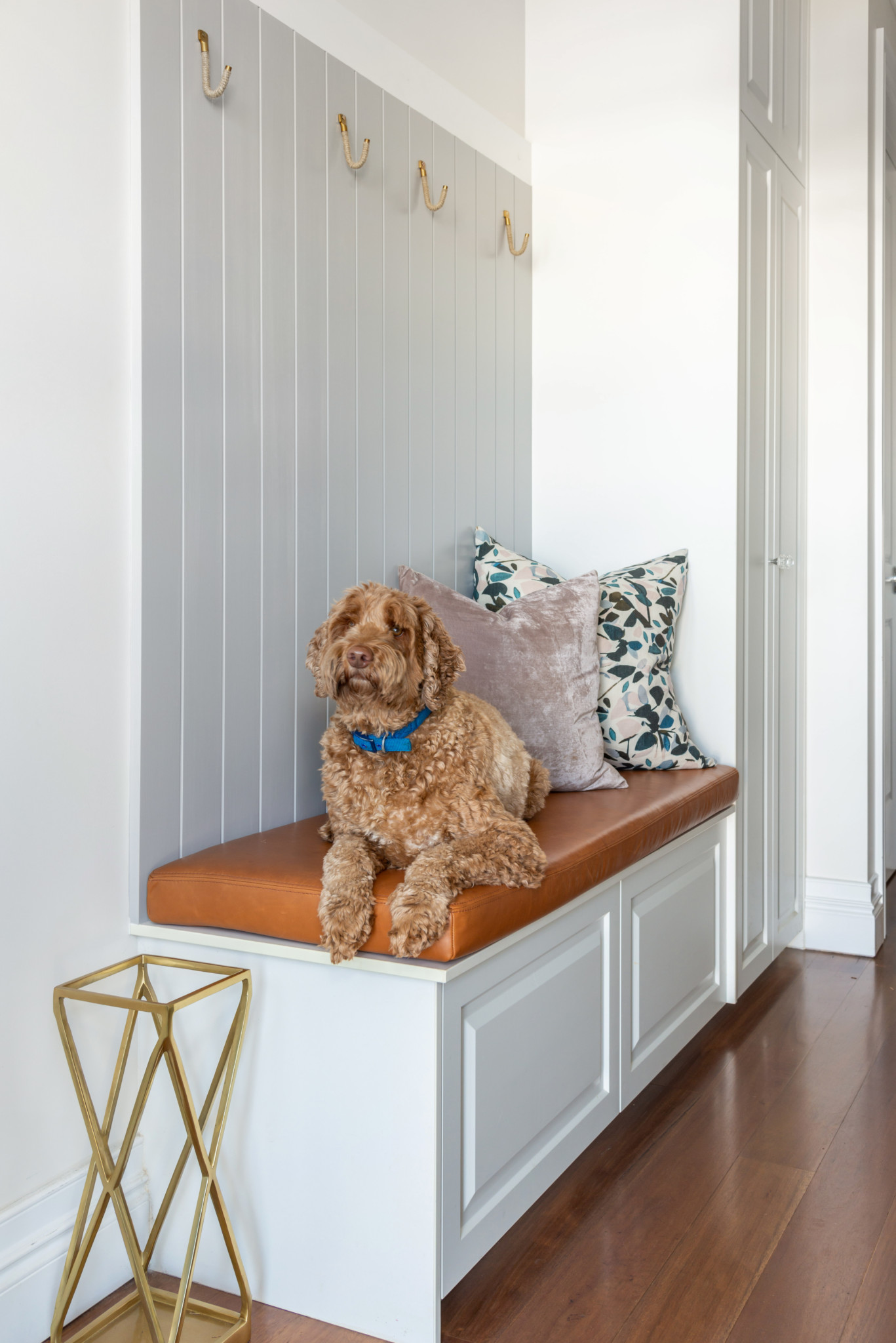 Cooparoo Residence: side closet