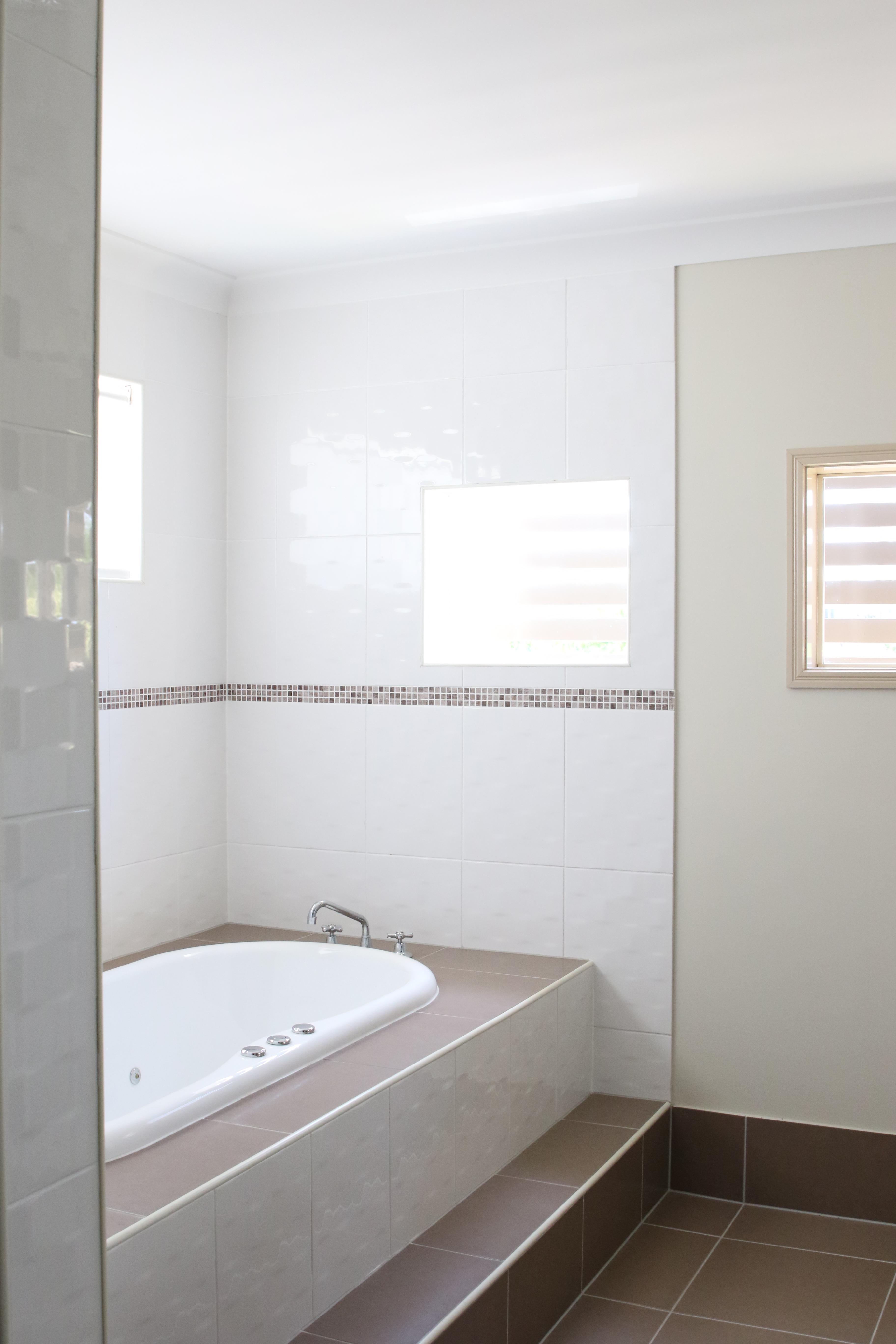 THE MASTER SUITE bath tub