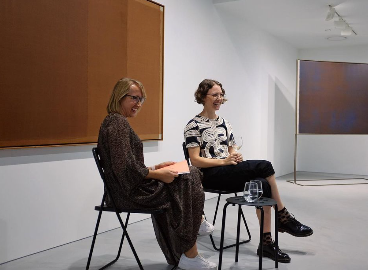 JAN MANTON GALLERY two women in art gallery