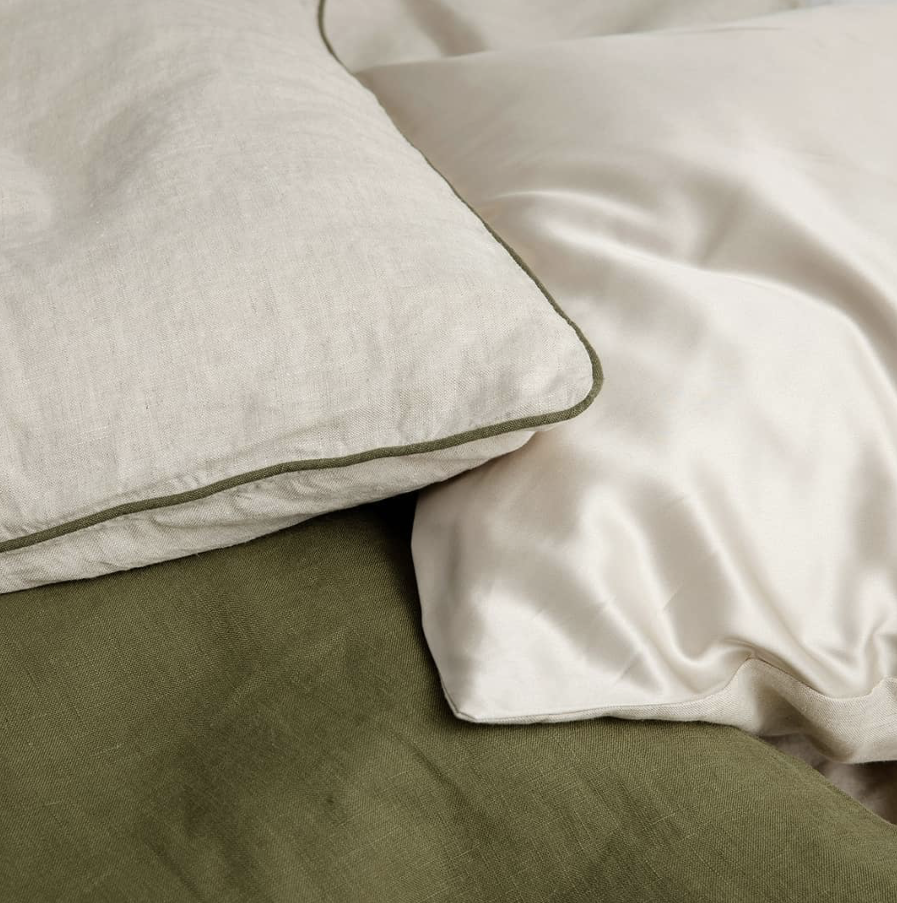 green Piped Linen Sheet Set in 'Natural and Forest'