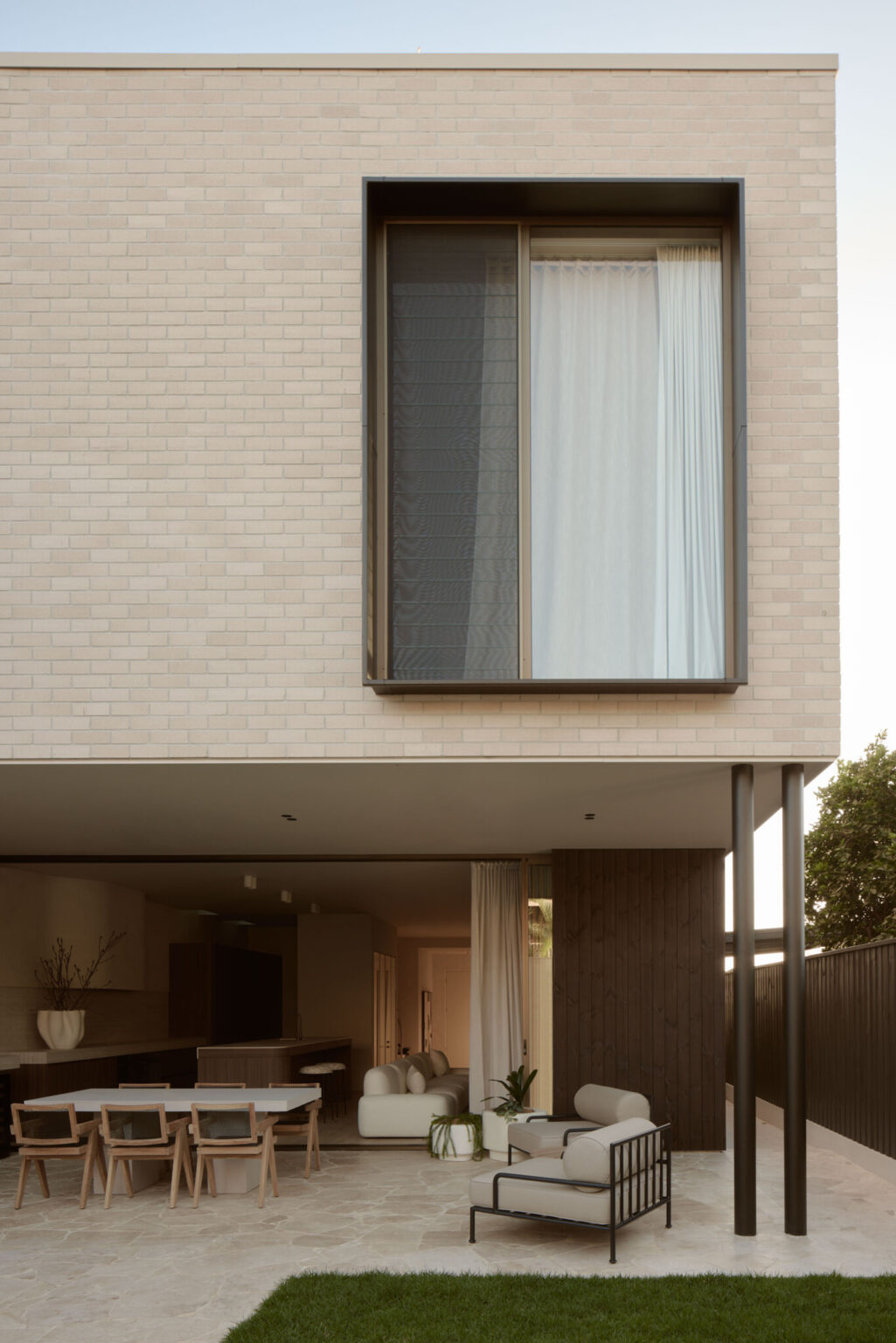 Minimalism, Warmth & Craftsmanship: The Completion of SOL – Manly Terraces